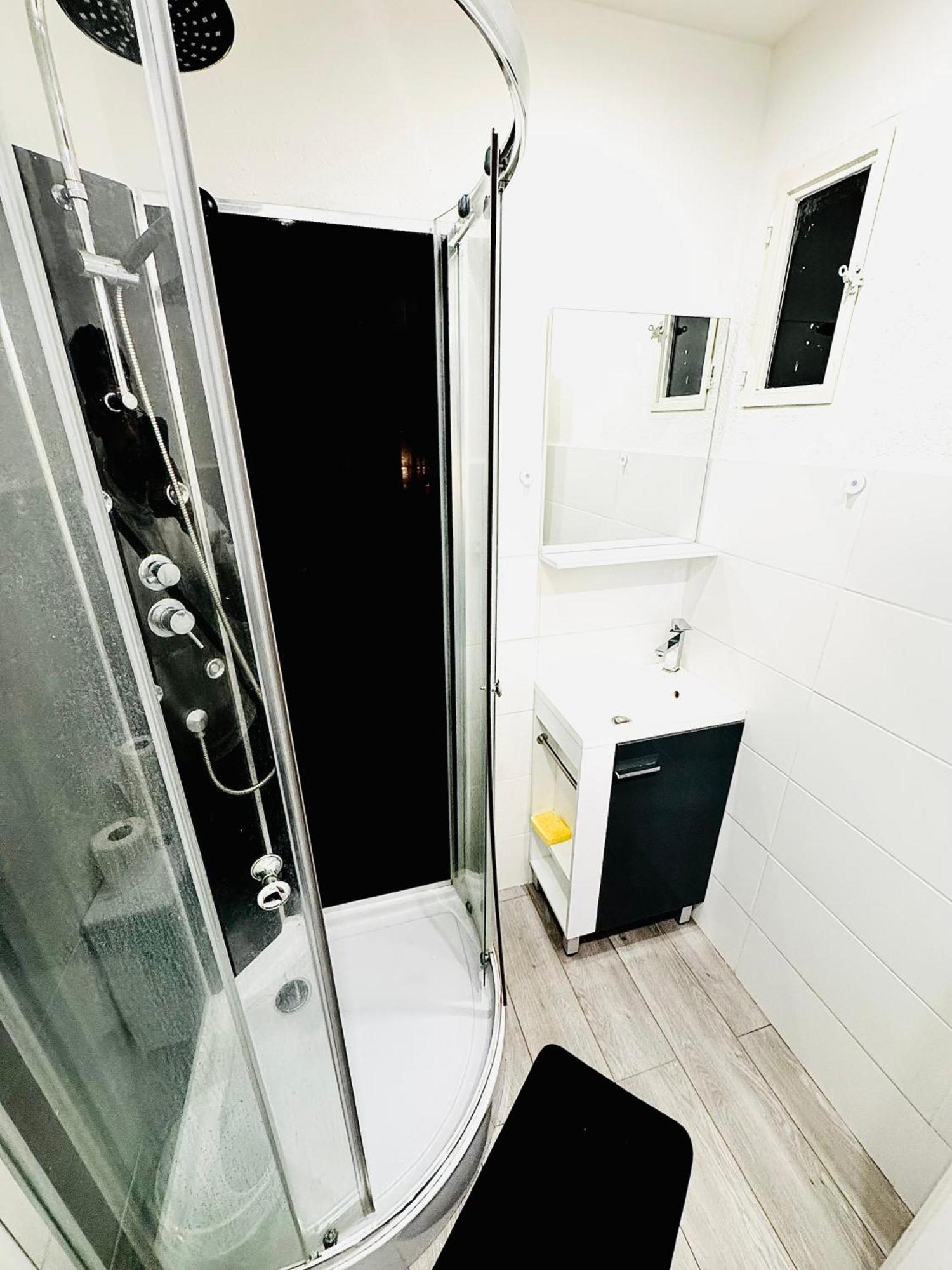 Worldroom Chambre Privee Avec Espace Commun Perpignan Dış mekan fotoğraf